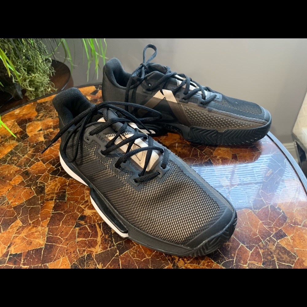 Like new Adidas Bounce tennis shoes